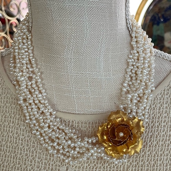 SANDOR Signed Gold Tone and Faux Pearl Estate Costume Brooch - Picture 8 of 11